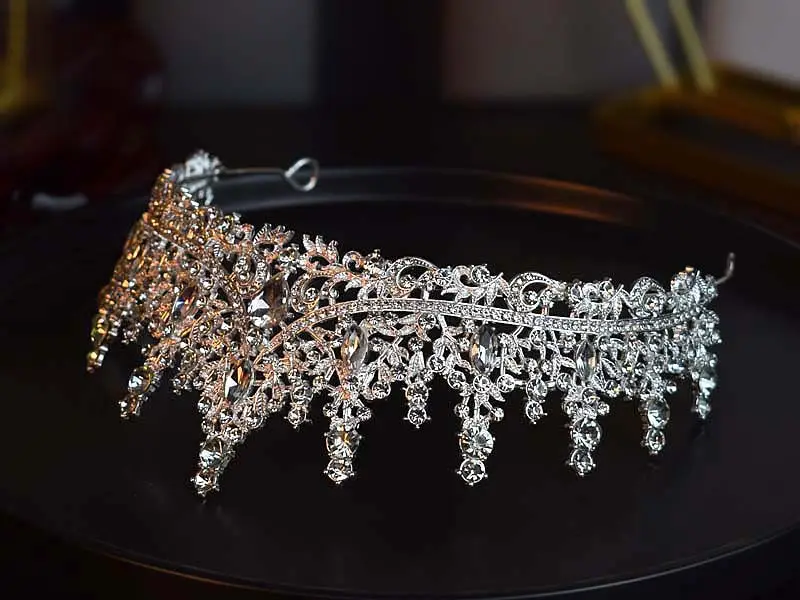 Luxury Rhinestone Bridal Crown for Women — feature 5