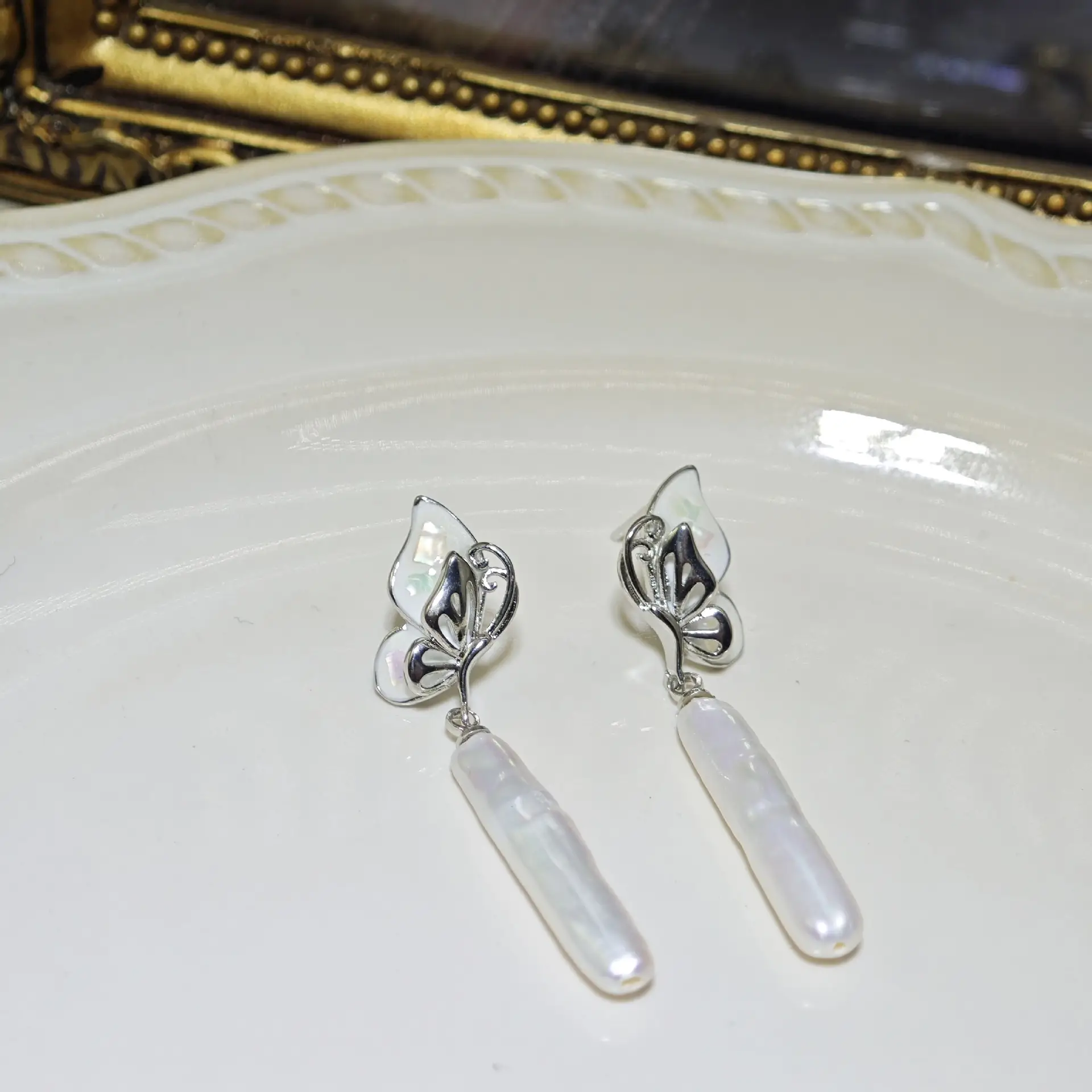 S925 Silver Pearl Earrings with Crystal Top Design