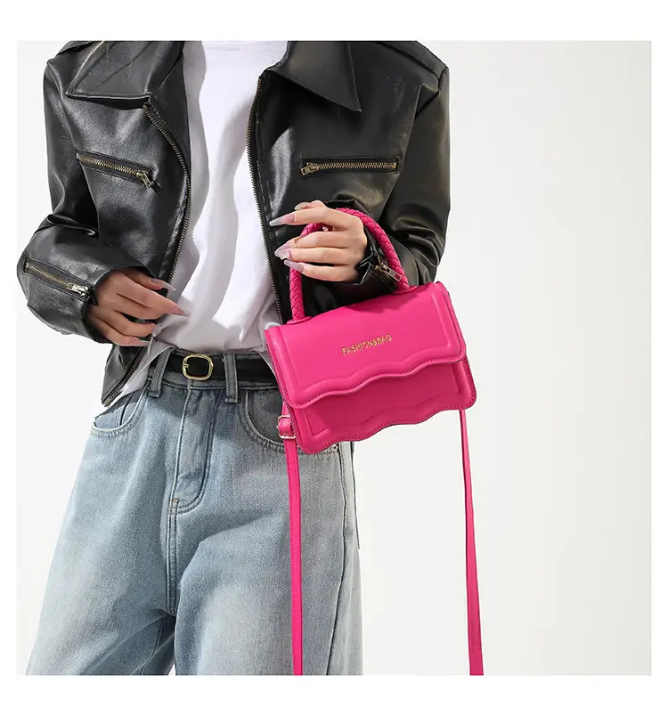 Women's White Wavy Shoulder Messenger Bag 2023 — feature 12