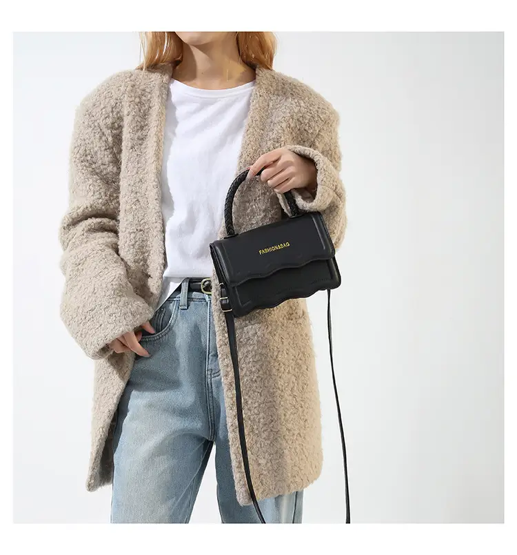 Women's White Wavy Shoulder Messenger Bag 2023 — feature 15