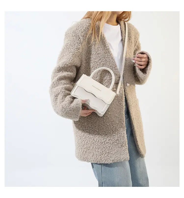 Women's White Wavy Shoulder Messenger Bag 2023 — feature 18