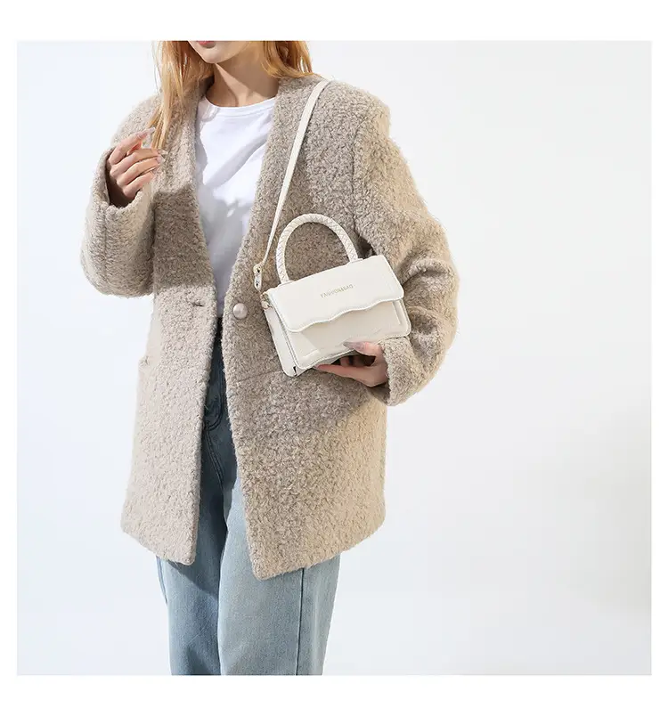 Women's White Wavy Shoulder Messenger Bag 2023 — feature 19