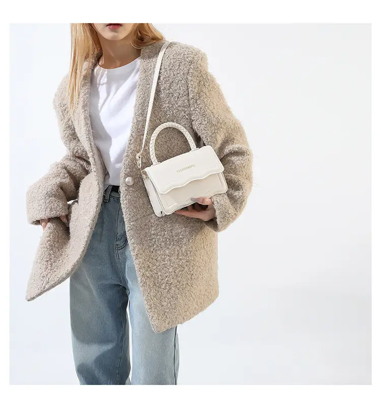 Women's White Wavy Shoulder Messenger Bag 2023 — feature 20