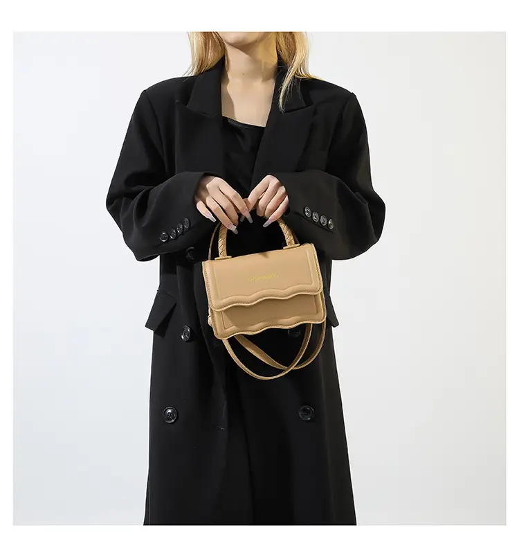 Women's White Wavy Shoulder Messenger Bag 2023 — feature 21