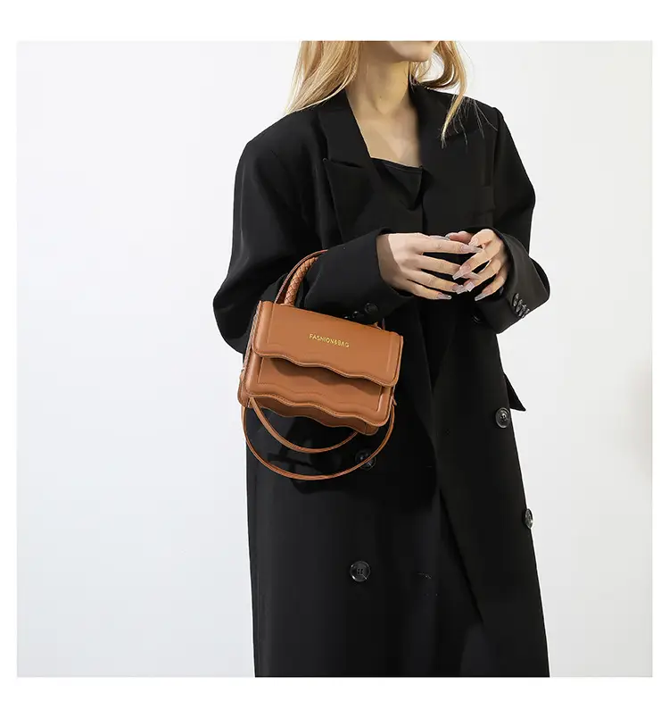Women's White Wavy Shoulder Messenger Bag 2023 — feature 25