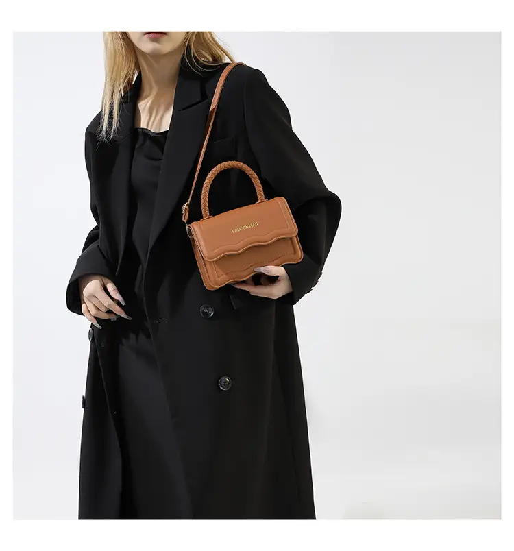 Women's White Wavy Shoulder Messenger Bag 2023 — feature 27