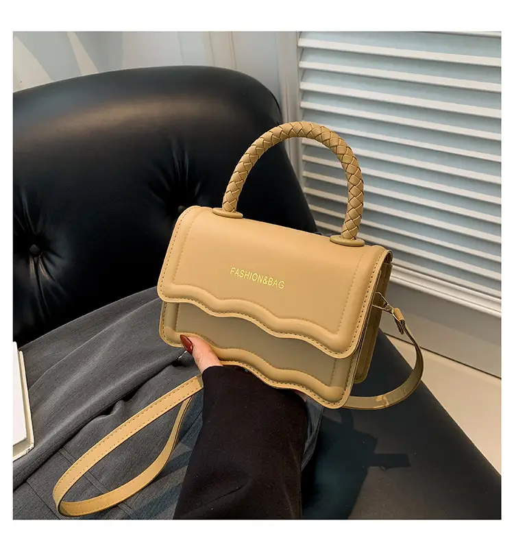 Women's White Wavy Shoulder Messenger Bag 2023 — feature 31