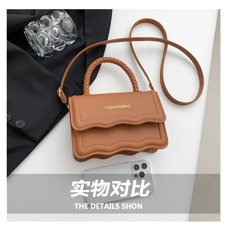 Women's White Wavy Shoulder Messenger Bag 2023 — feature 5