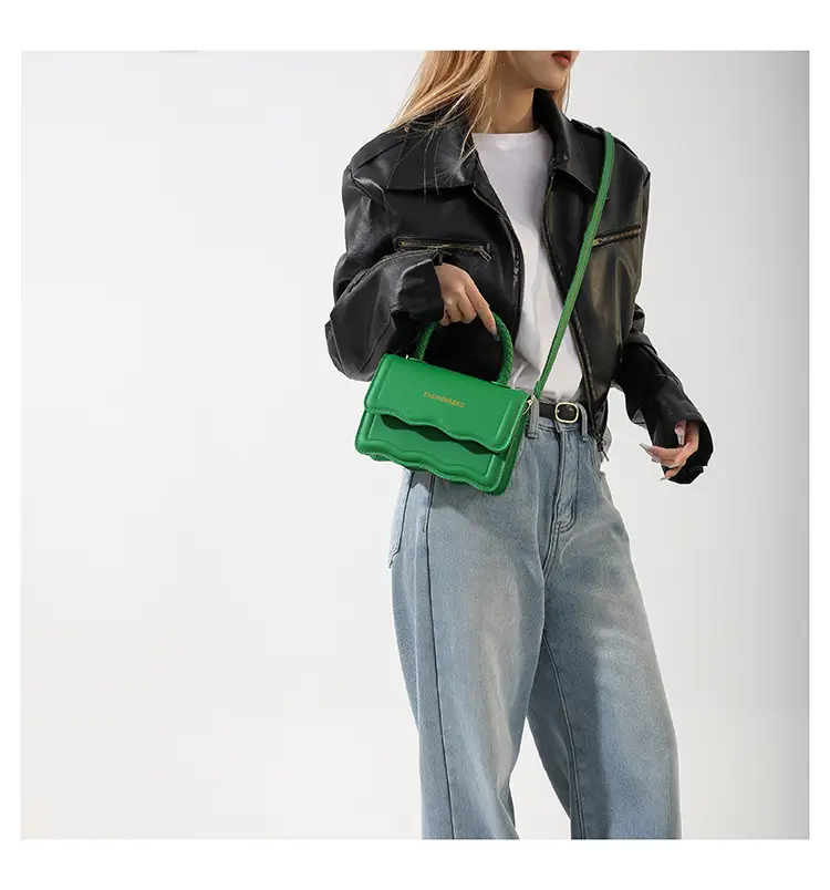 Women's White Wavy Shoulder Messenger Bag 2023 — feature 9
