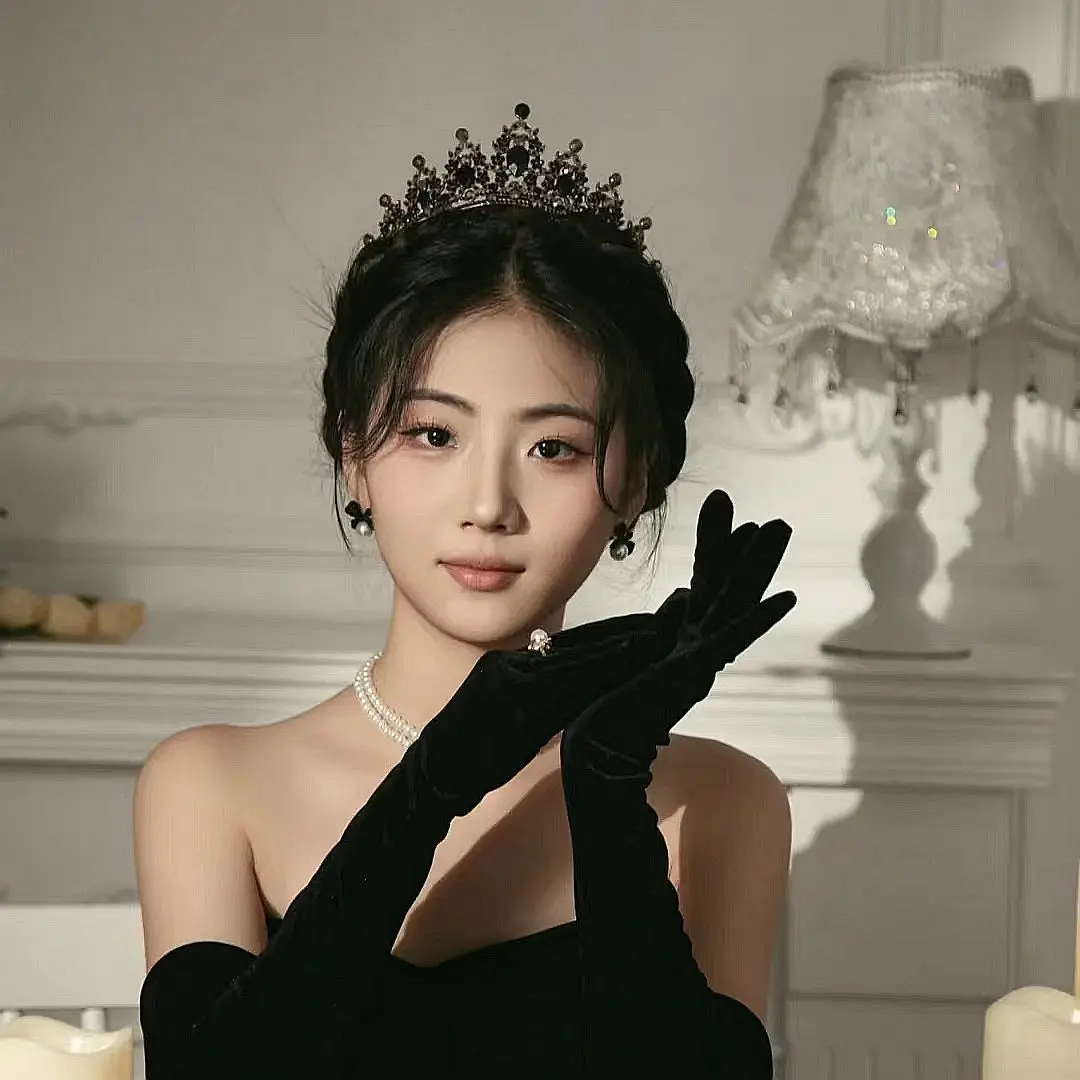 Black Crystal Bridal Tiara Crown for Girls — feature 3
