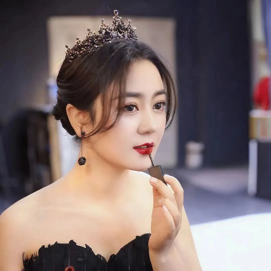 Black Crystal Bridal Tiara Crown for Girls — feature 4