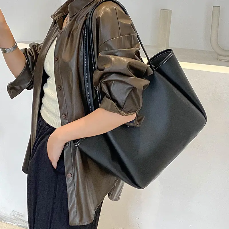 Black Women's Large Tote Bag with Tassel Zip