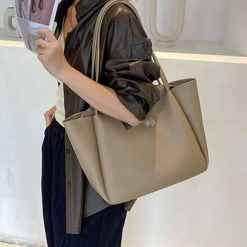 Black Women's Large Tote Bag with Tassel Zip