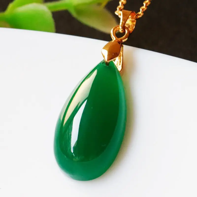 Green Jade Pendant Necklace for Women - Image 4