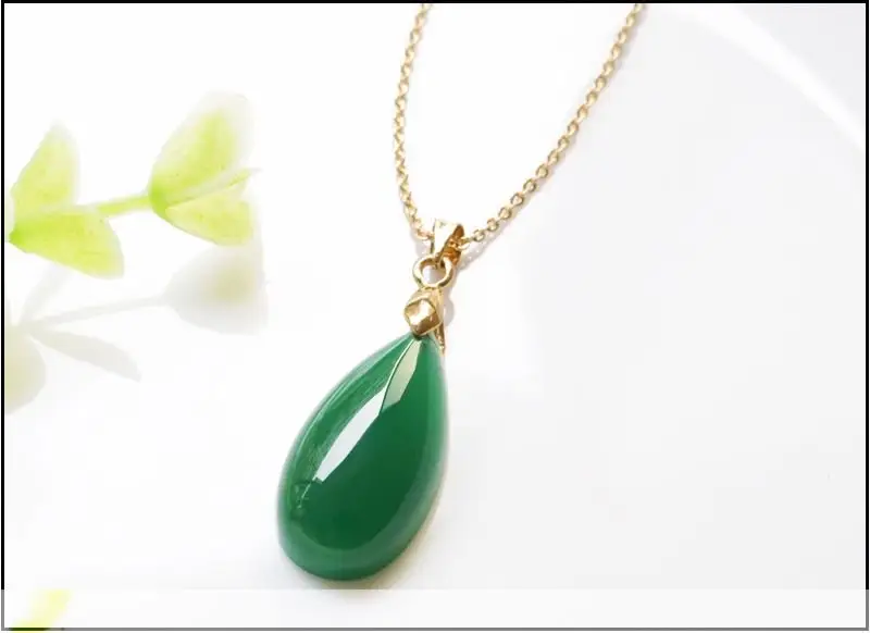Green Jade Pendant Necklace for Women — feature 7