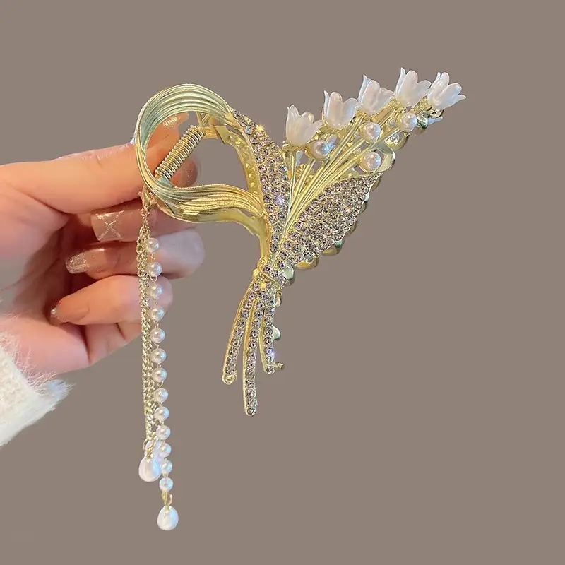 Lily Butterfly Hairpin with Tassel Back Clip — feature 9