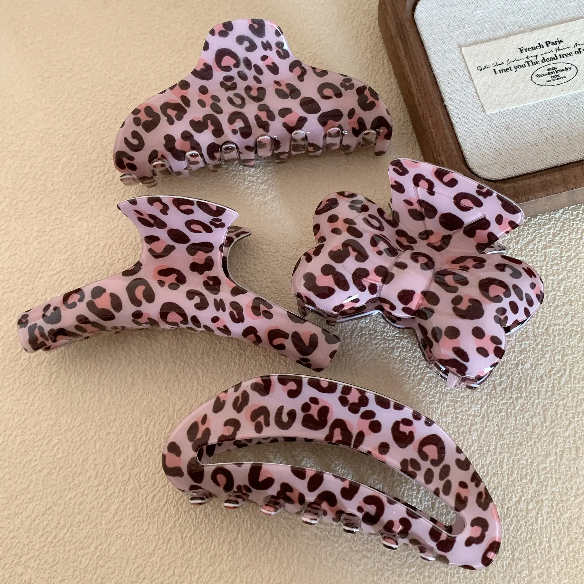 Pink Leopard Print Bow Grip Head Cover for Girls — feature 12