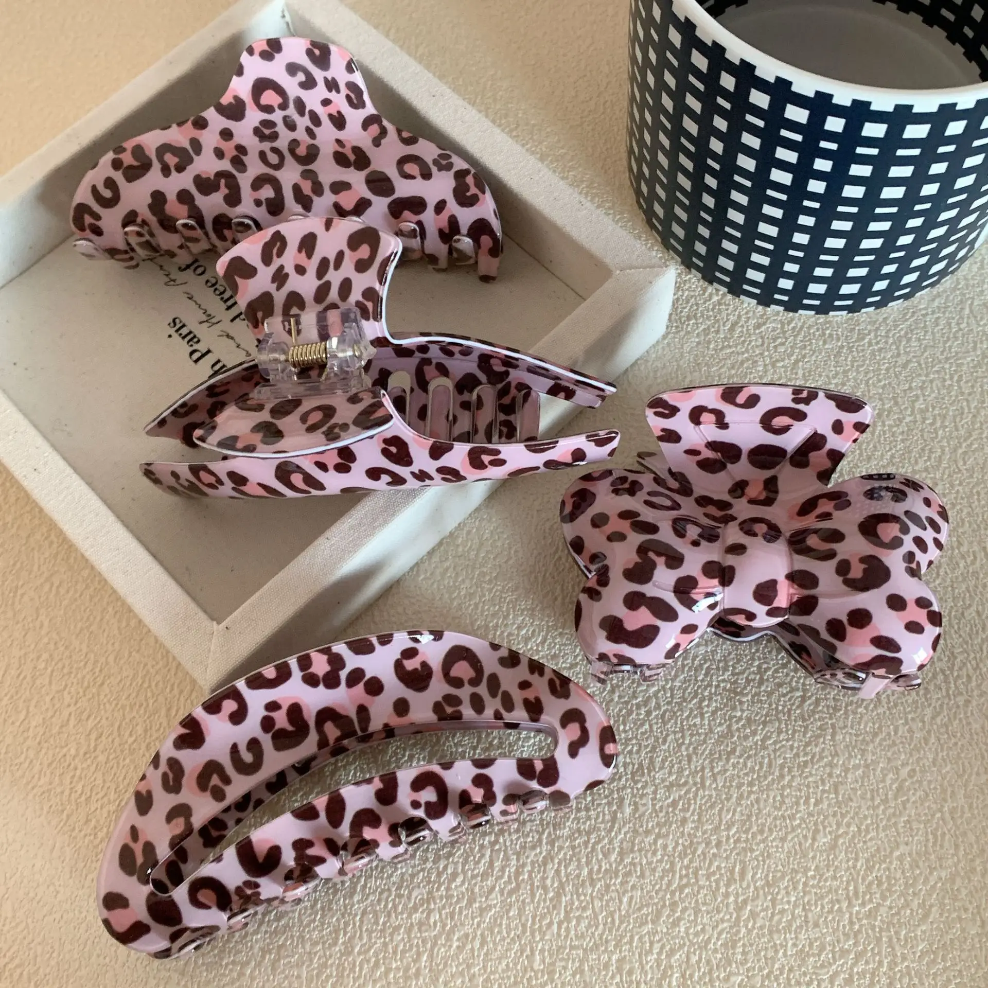 Pink Leopard Print Bow Grip Head Cover for Girls — feature 17