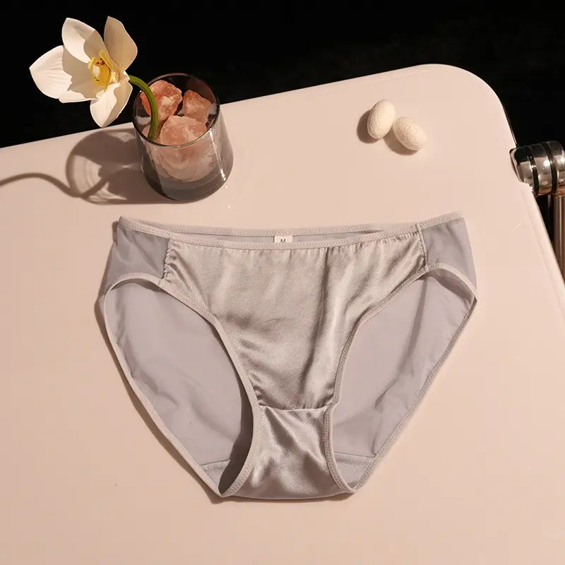 Yuyue Spring/Summer New Silk Wireless Bra for Large Busts, Anti-Sagging, Silk French Style Lingerie for Women