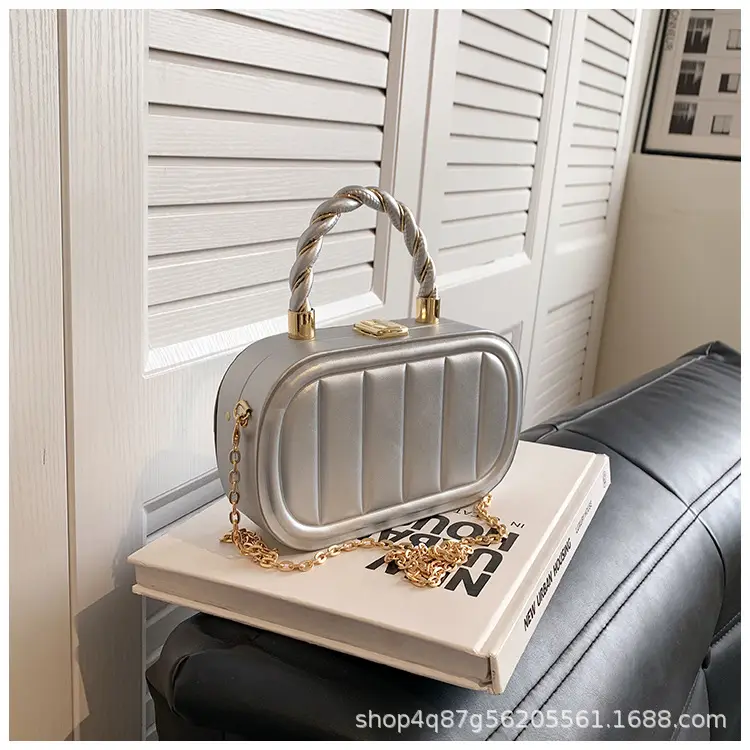 Stylish Mint Green Square Chain Bag for Women - Image 2