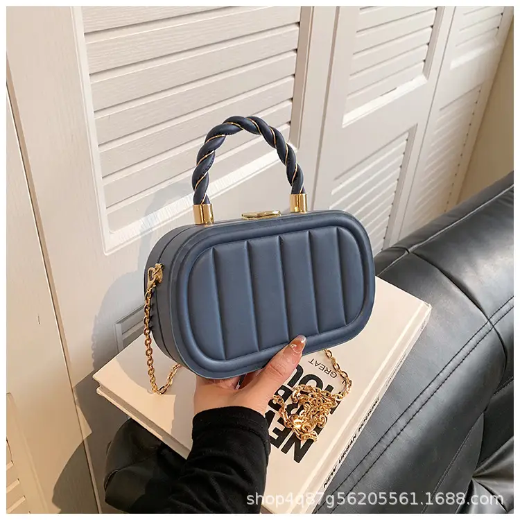 Stylish Mint Green Square Chain Bag for Women - Image 9