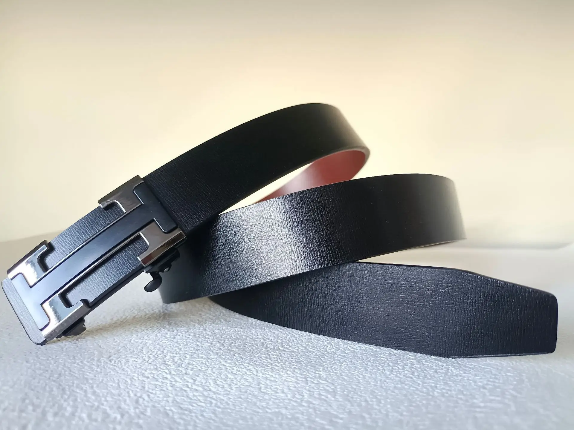 Men's Black Leather Belt with Automatic Buckle - Image 3