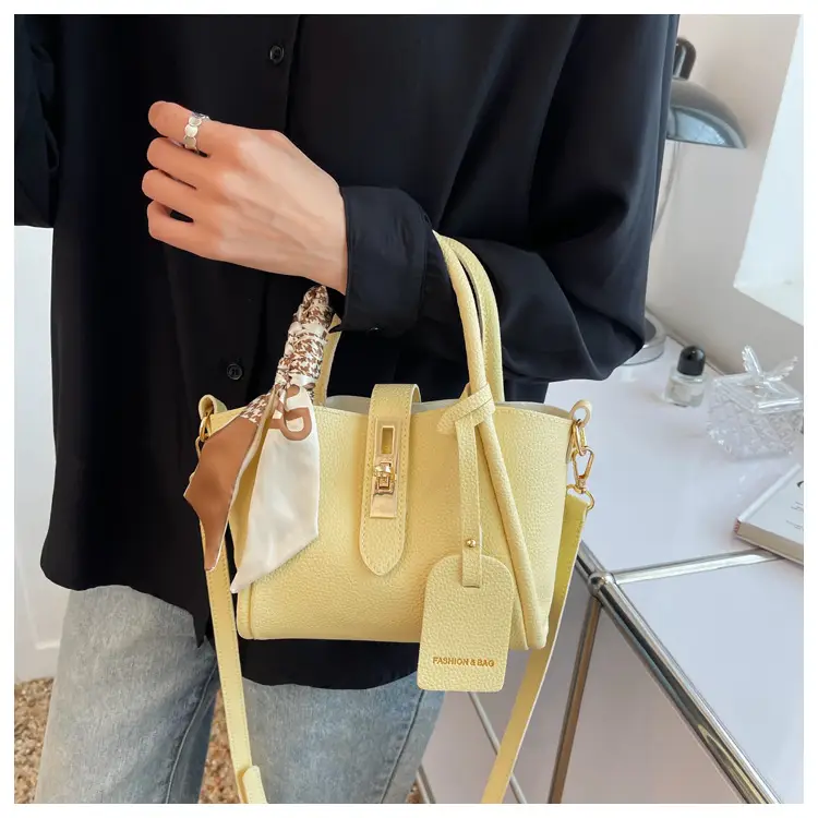 Women's Black Chain Strap Shoulder Bag 2022 New — feature 12