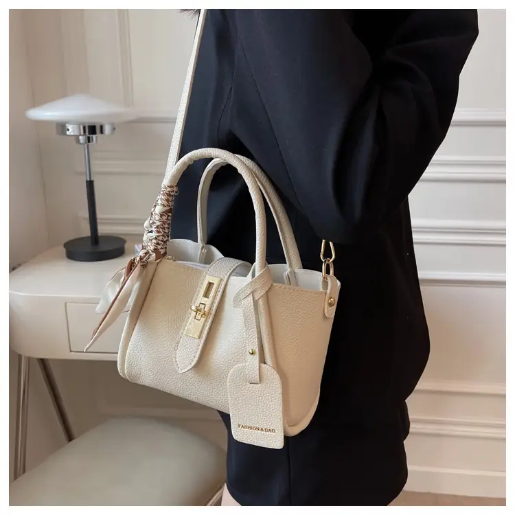 Women's Black Chain Strap Shoulder Bag 2022 New — feature 14