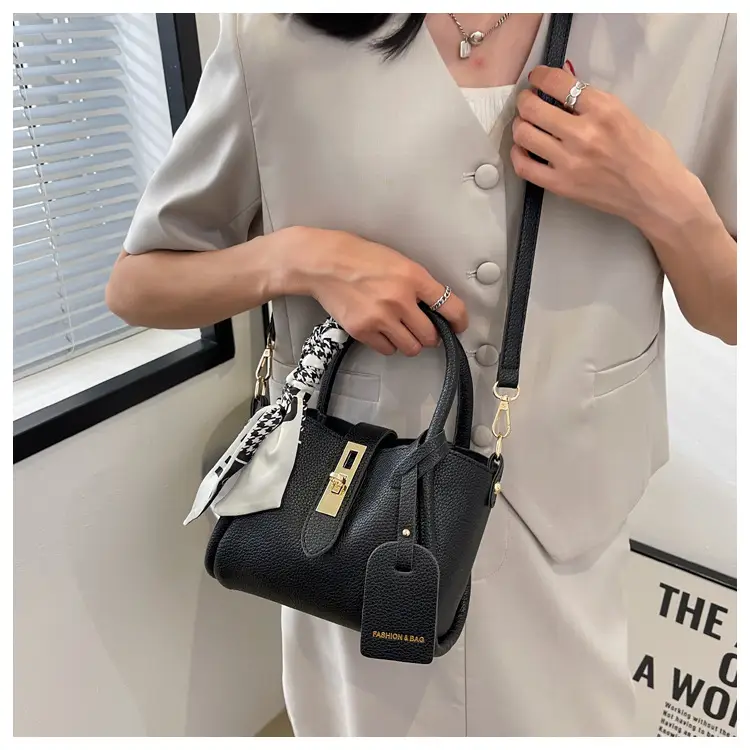 Women's Black Chain Strap Shoulder Bag 2022 New — feature 22
