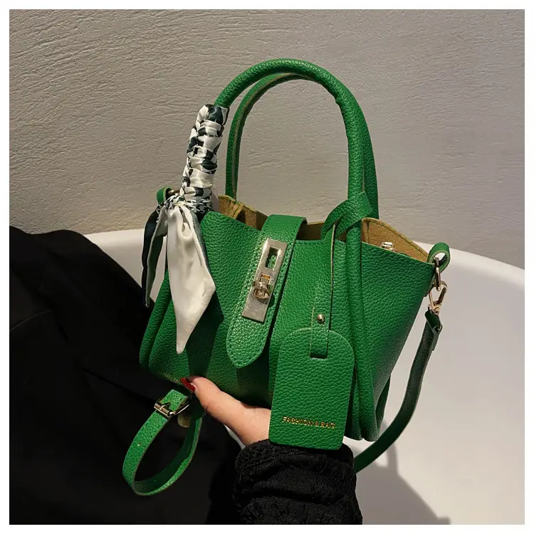 Women's Black Chain Strap Shoulder Bag 2022 New — feature 32