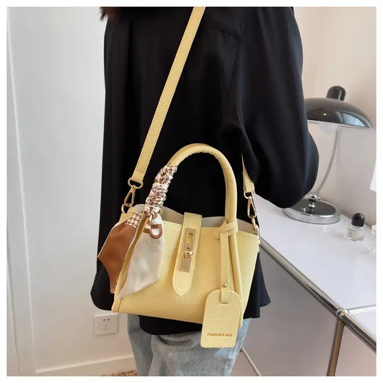 Women's Black Chain Strap Shoulder Bag 2022 New — feature 9