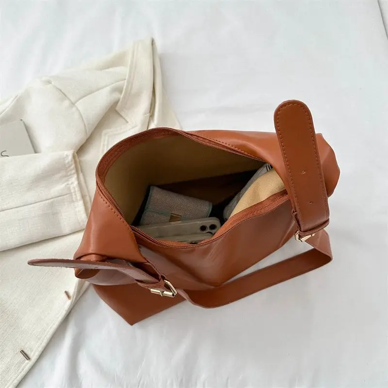 Women's Large-Capacity Soft Leather Commuter Tote Bag - Image 6
