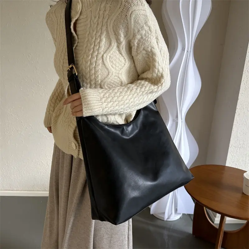 Women's Large-Capacity Soft Leather Commuter Tote Bag - Image 8