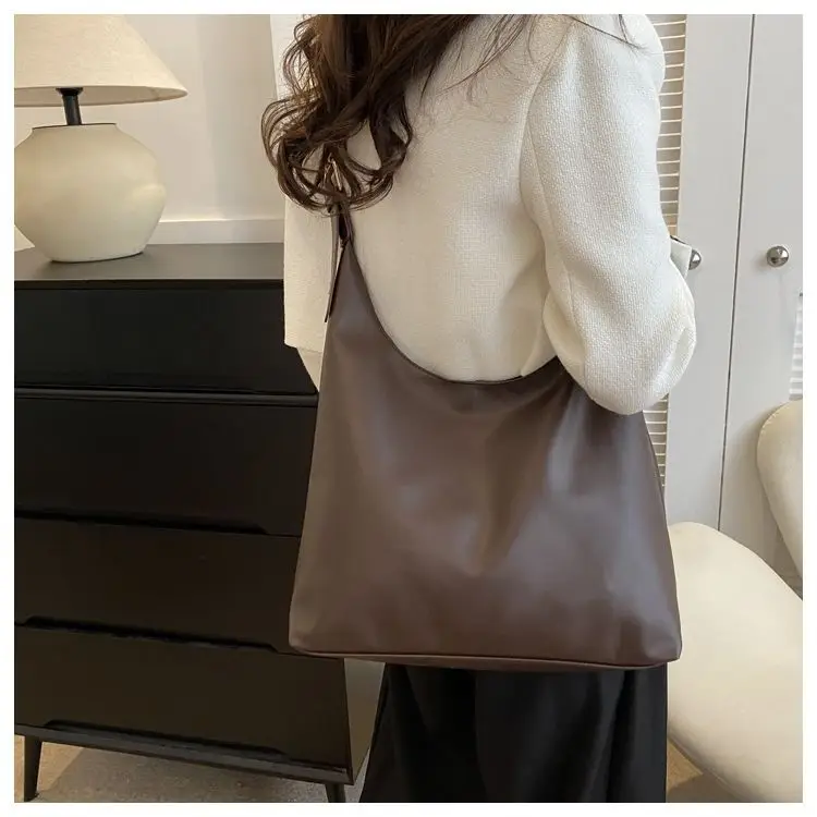 Women's Large-Capacity Soft Leather Commuter Tote Bag — feature 12
