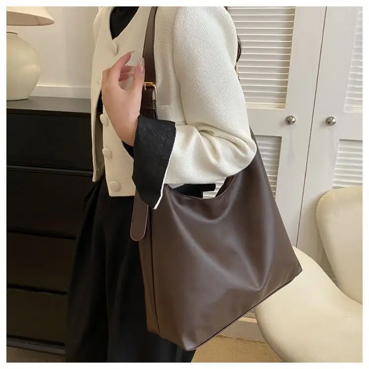 Women's Large-Capacity Soft Leather Commuter Tote Bag — feature 29