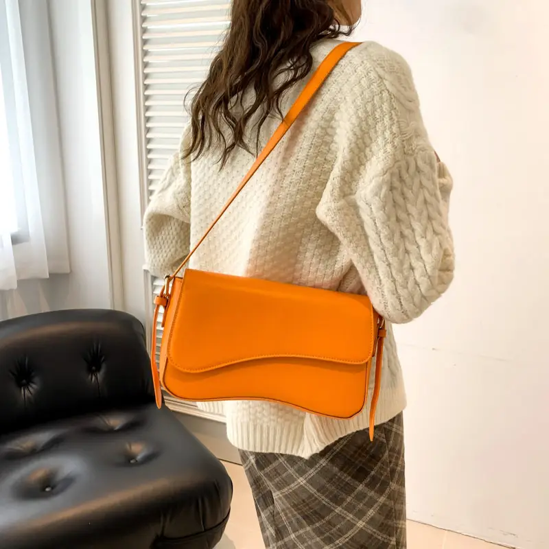 White Magnetic Buckle Shoulder Bag for Women - Image 7