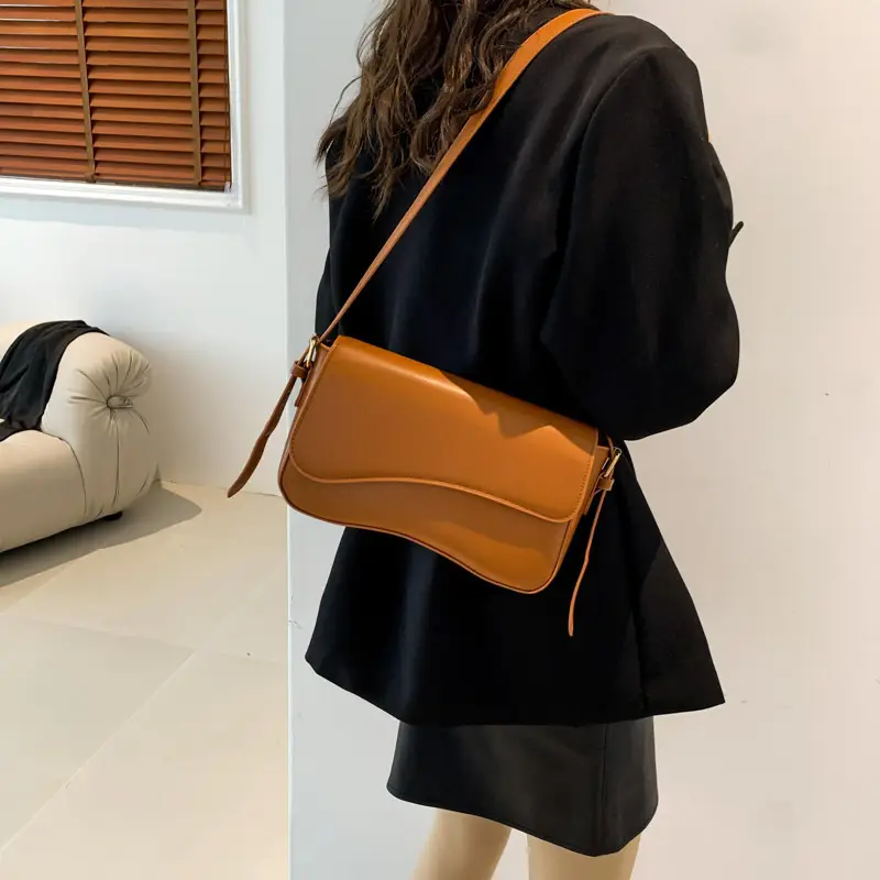 White Magnetic Buckle Shoulder Bag for Women - Image 9