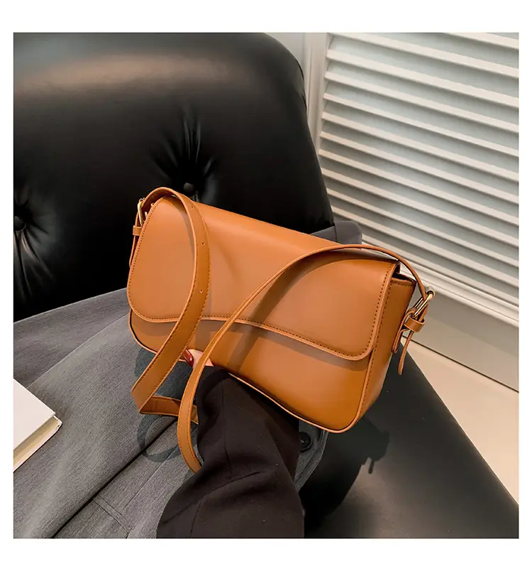 White Magnetic Buckle Shoulder Bag for Women - Image 4