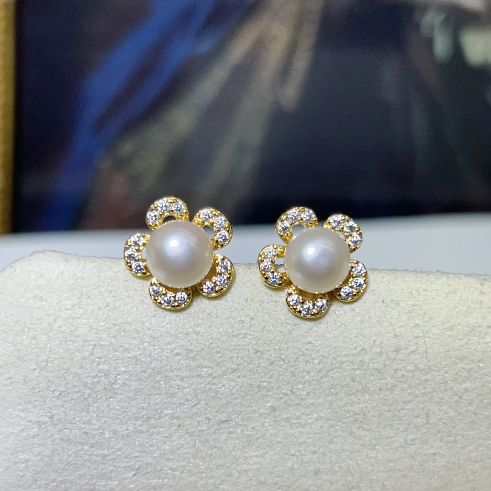 2024 New Star Street Photography Pearl Earrings Song Huiqiao — feature 11