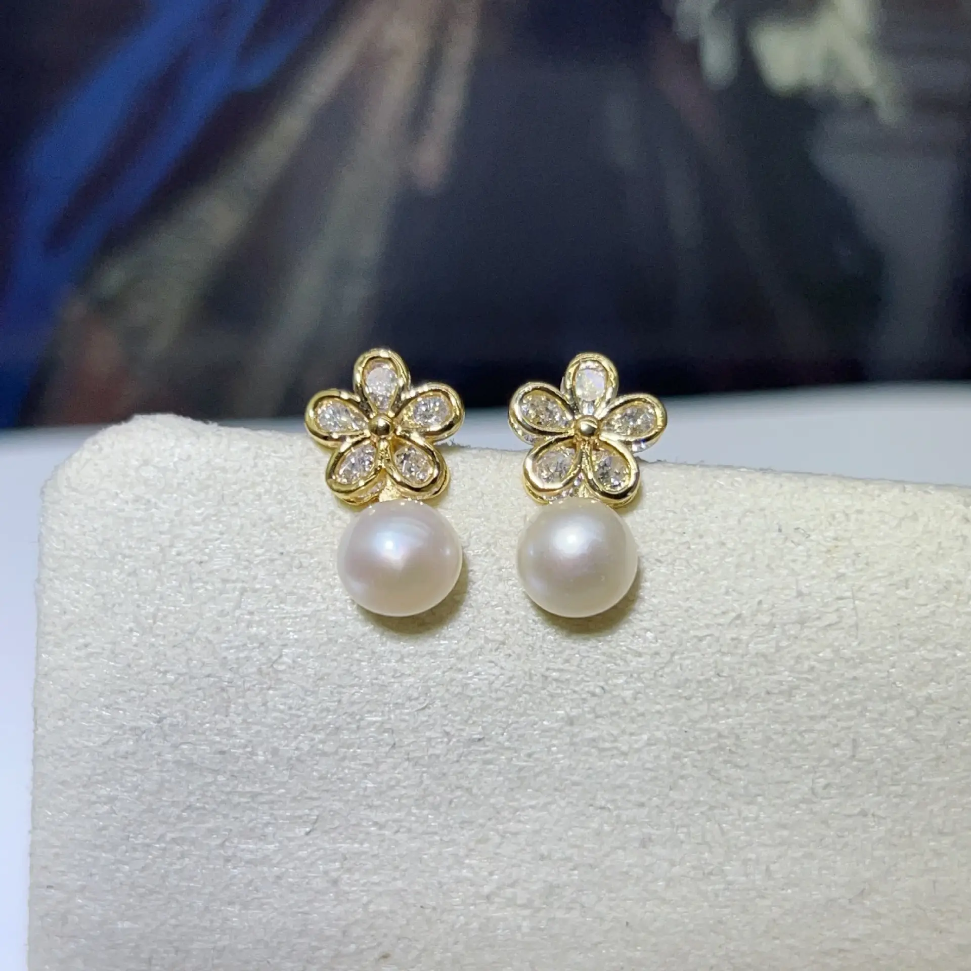 2024 New Star Street Photography Pearl Earrings Song Huiqiao — feature 12