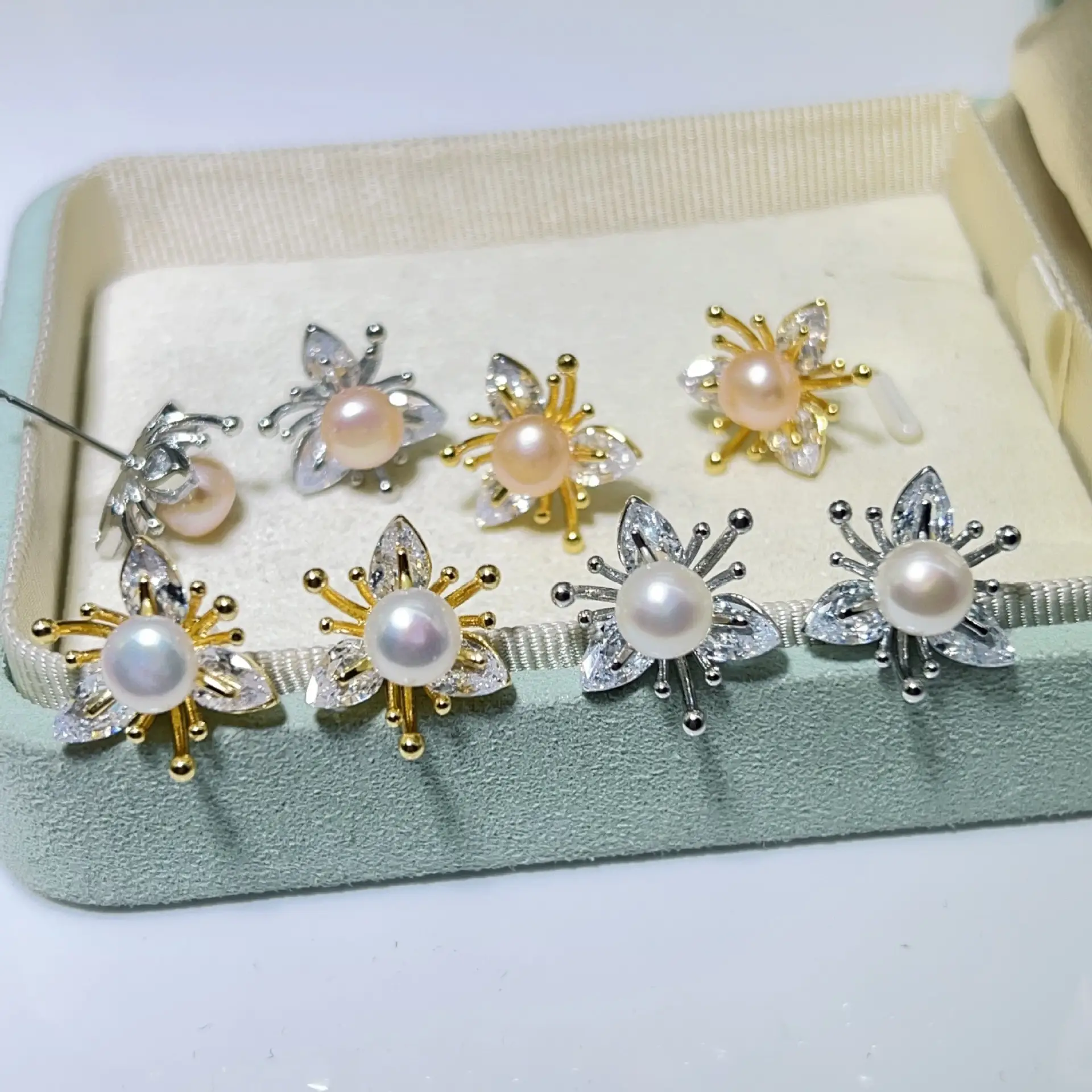 2024 New Star Street Photography Pearl Earrings Song Huiqiao — feature 14