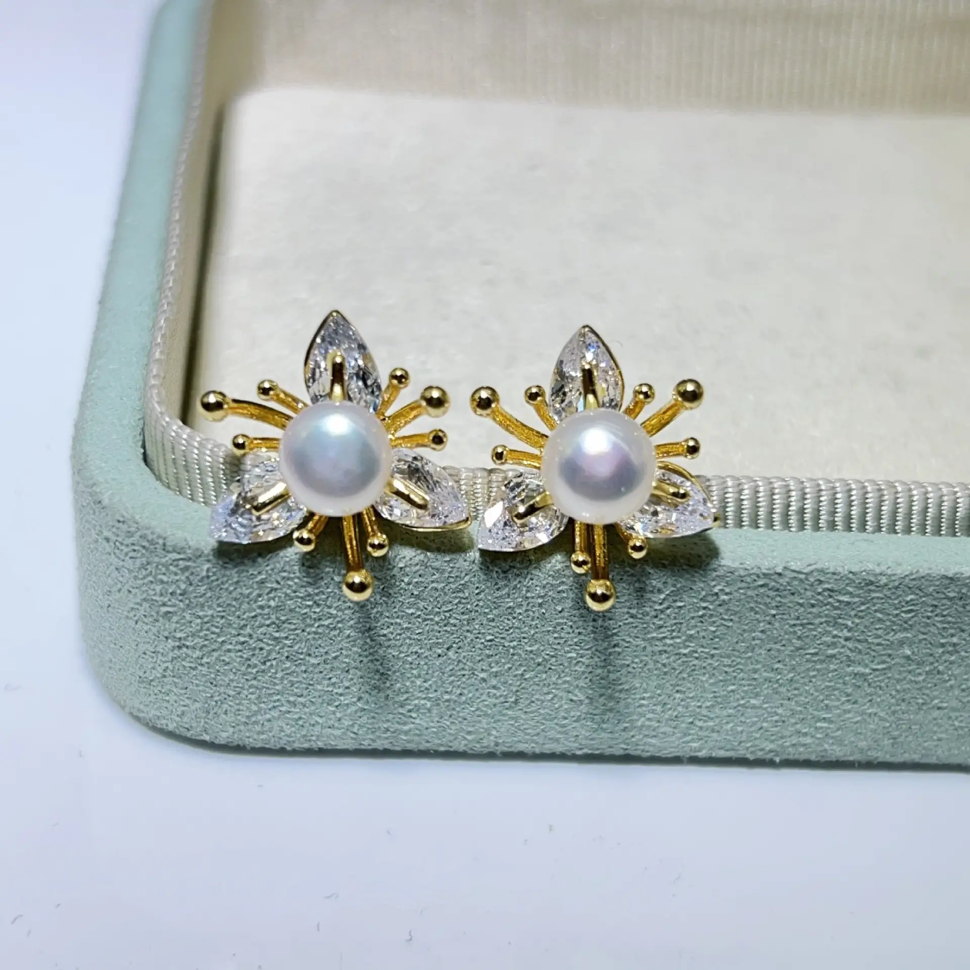 2024 New Star Street Photography Pearl Earrings Song Huiqiao — feature 15