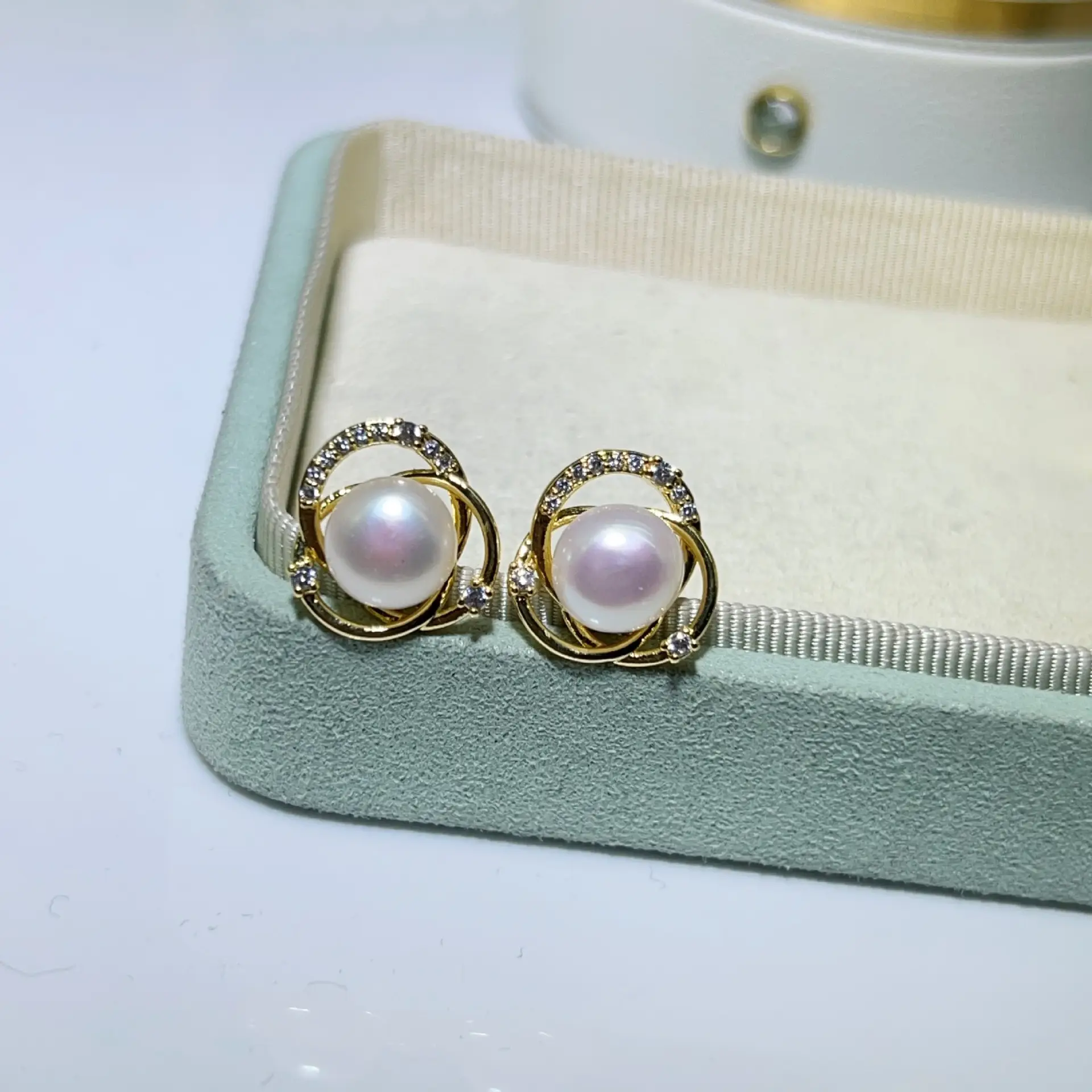 2024 New Star Street Photography Pearl Earrings Song Huiqiao — feature 19
