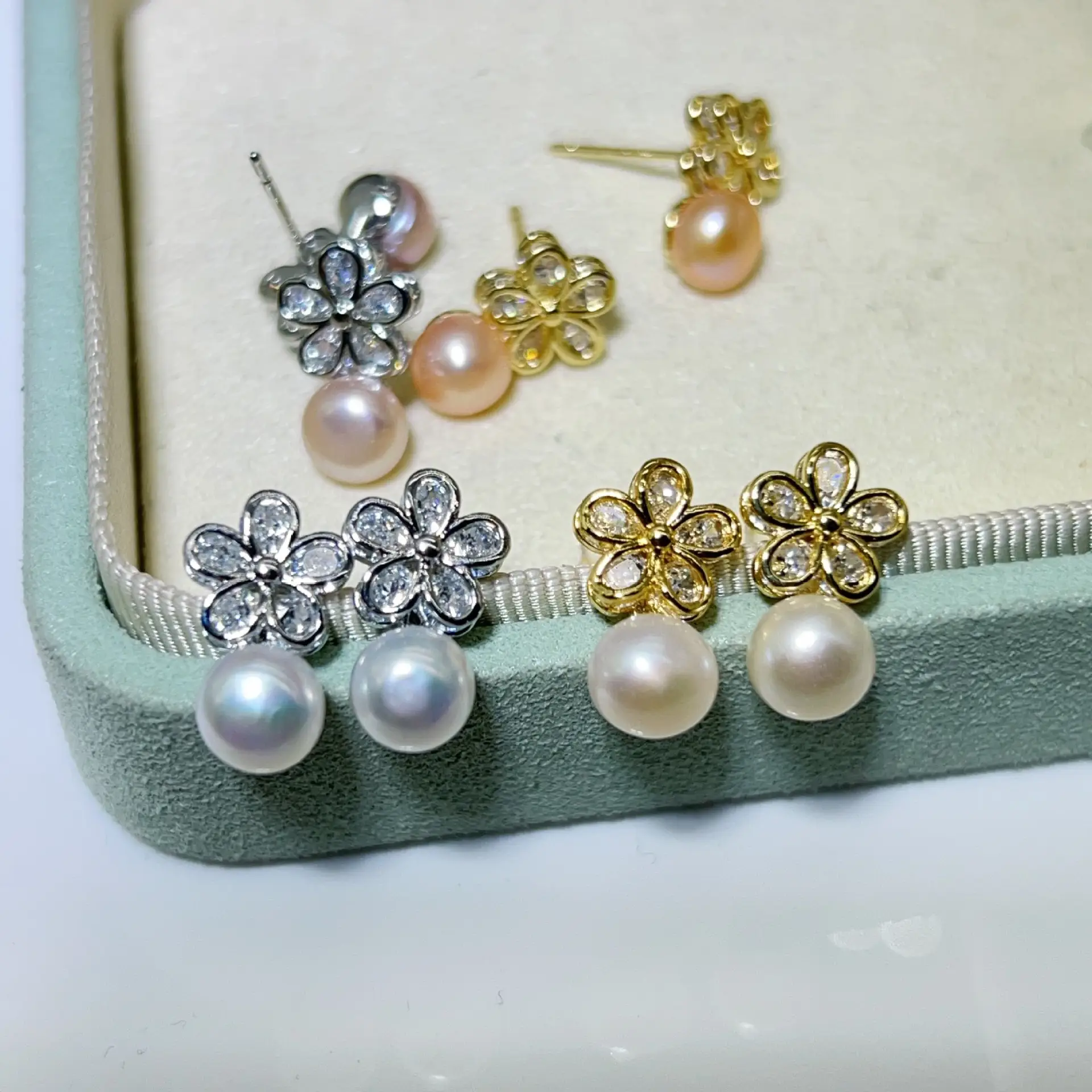 2024 New Star Street Photography Pearl Earrings Song Huiqiao — feature 20