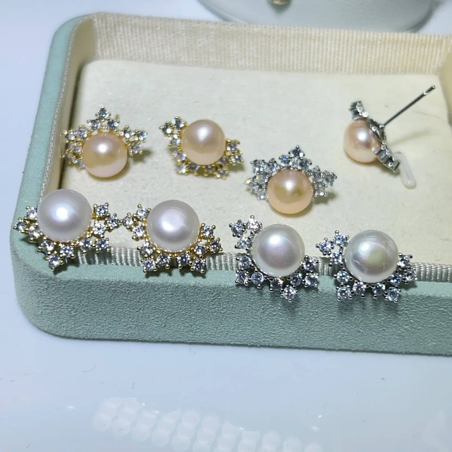 2024 New Star Street Photography Pearl Earrings Song Huiqiao — feature 22