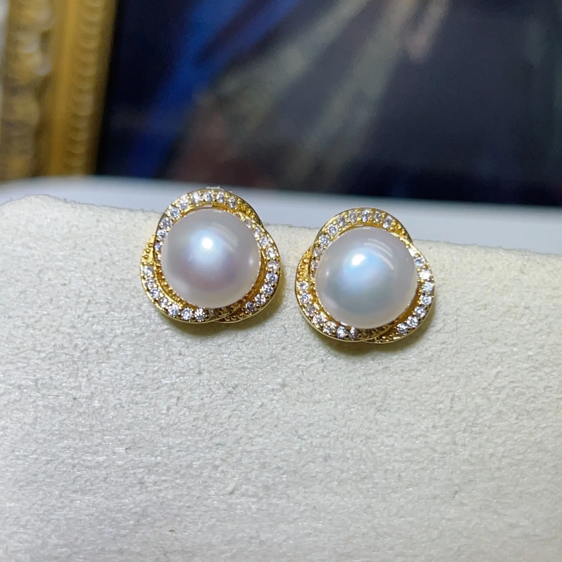 2024 New Star Street Photography Pearl Earrings Song Huiqiao — feature 4