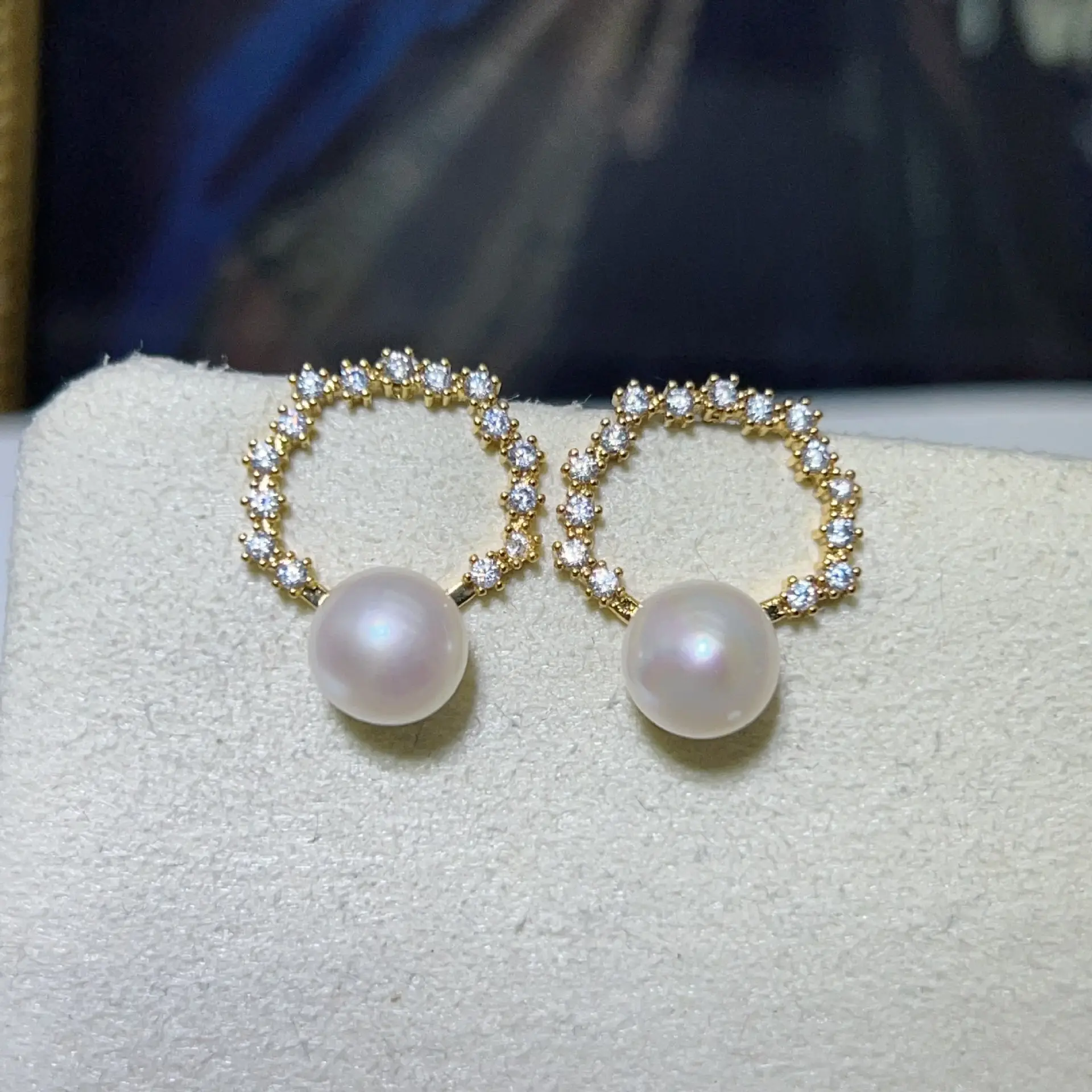 2024 New Star Street Photography Pearl Earrings Song Huiqiao — feature 6