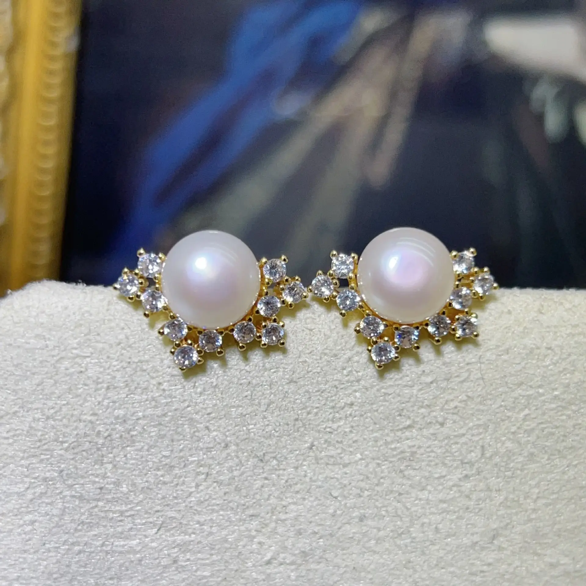 2024 New Star Street Photography Pearl Earrings Song Huiqiao — feature 8