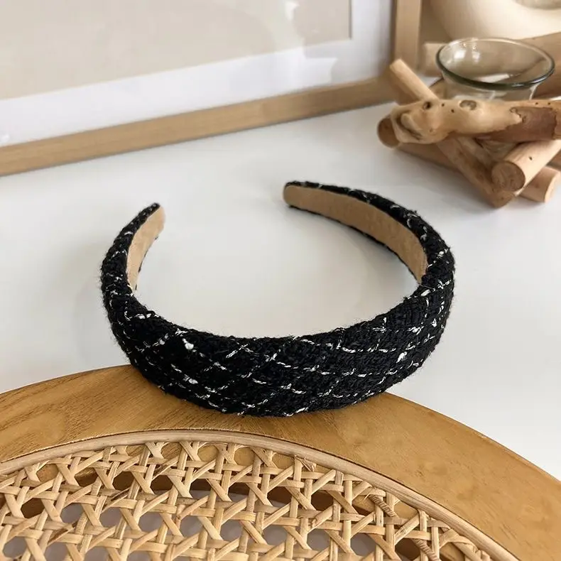Black Skull Top Woolen Headband with Sequins — feature 8
