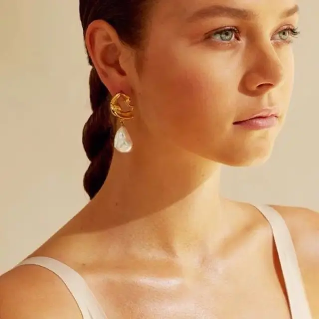 European & American Pearl Earrings with Gold Plated Design - Image 4